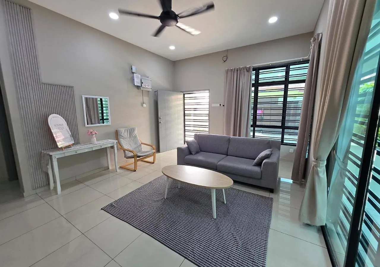 Holiday home Rooma With Private Pool In Kelebang Kelebang Besar