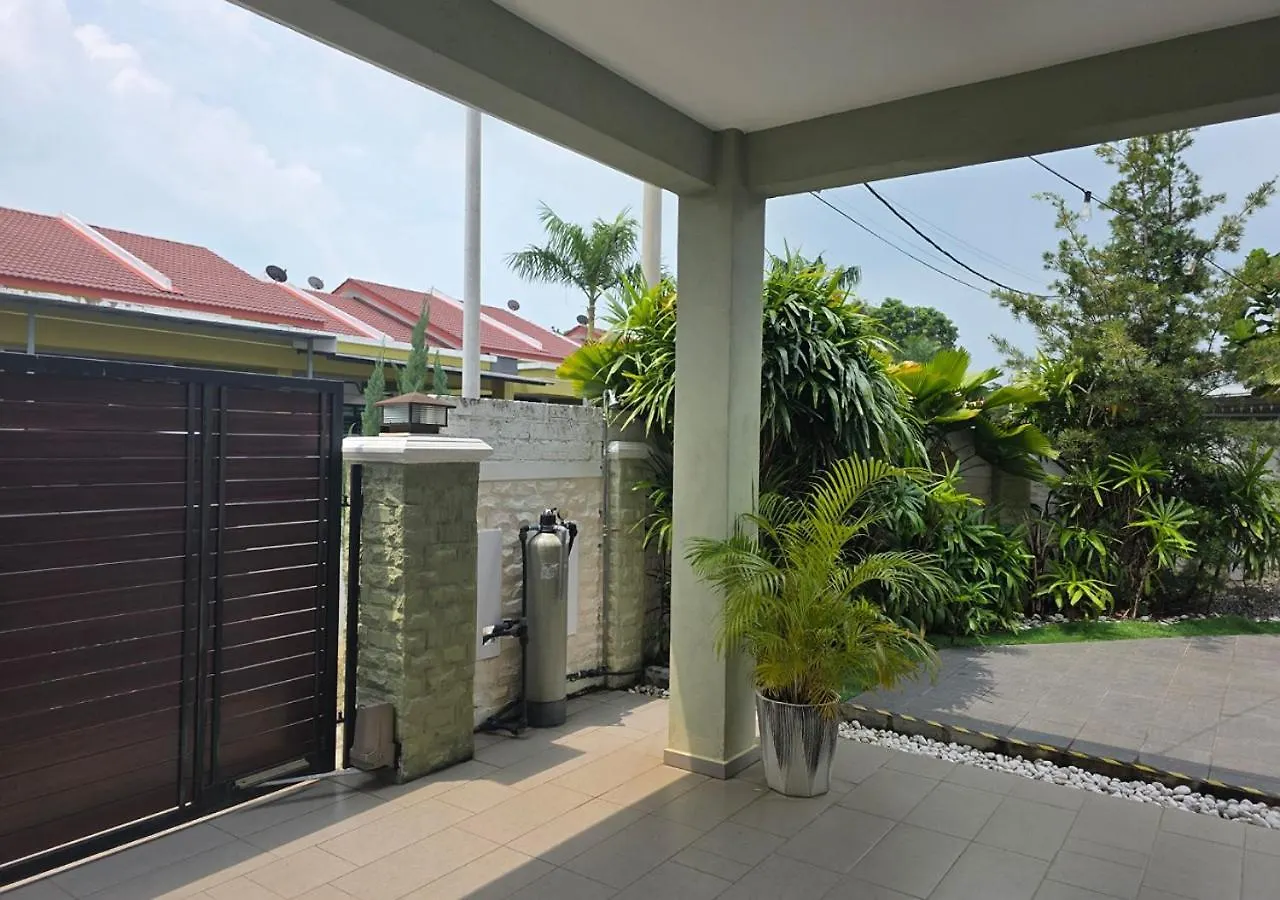Rooma With Private Pool In Kelebang Kelebang Besar 0*,