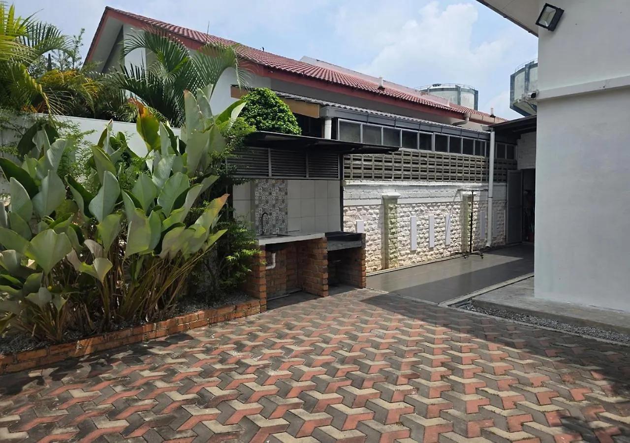 Holiday home Rooma With Private Pool In Kelebang Kelebang Besar