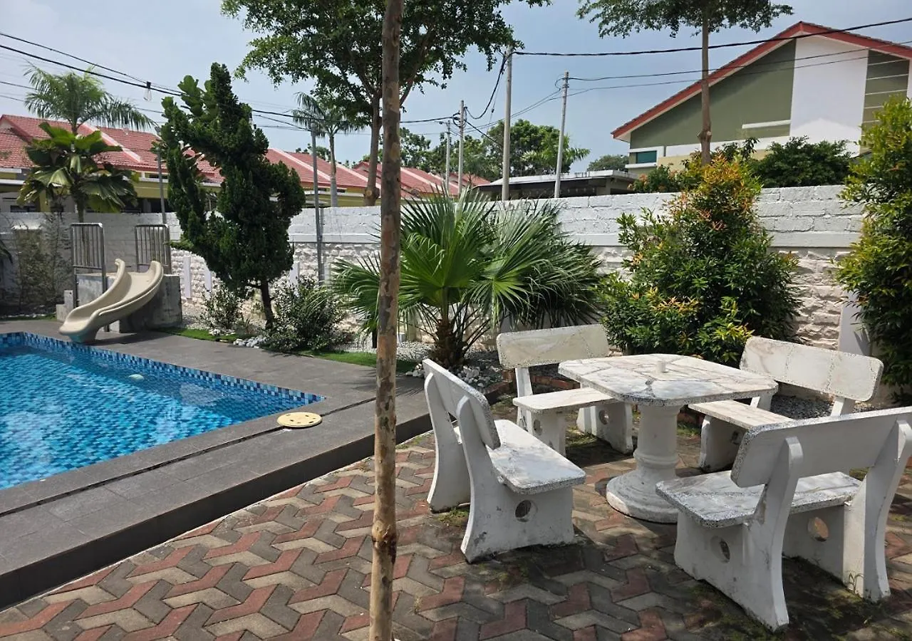 Rooma With Private Pool In Kelebang Kelebang Besar 0*,