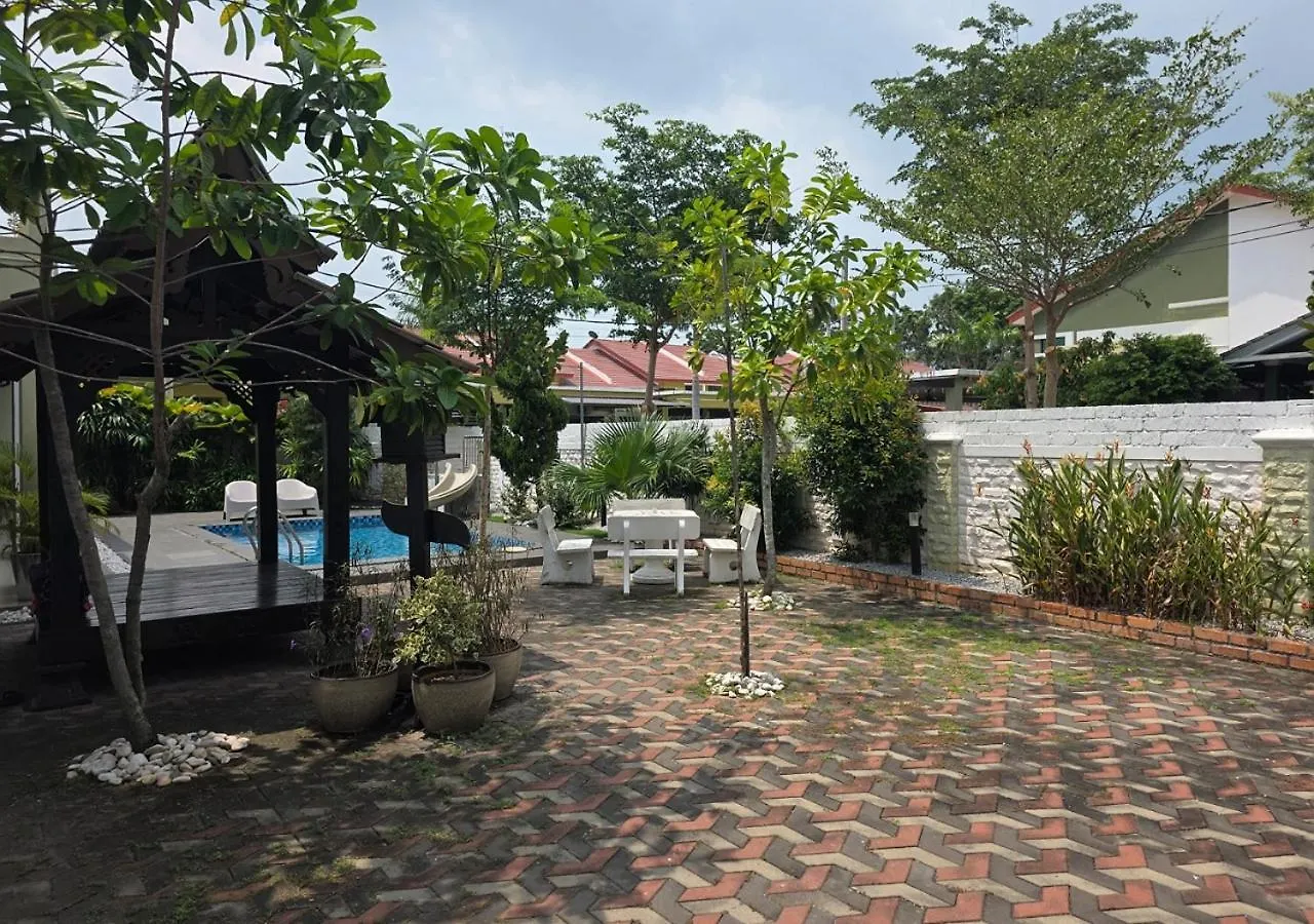 Rooma With Private Pool In Kelebang Kelebang Besar 0*,  Malaysia
