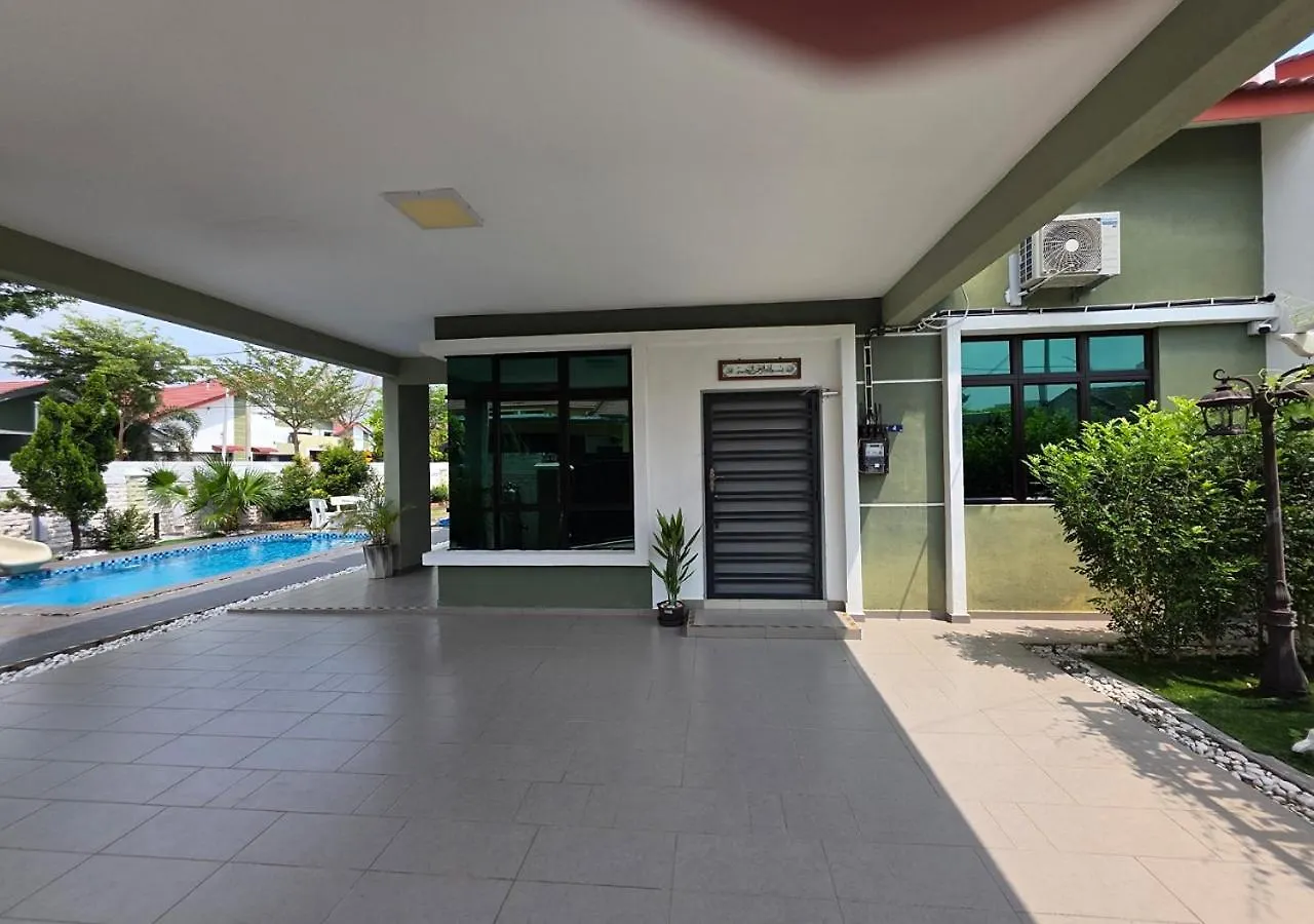 Rooma With Private Pool In Kelebang Kelebang Besar Holiday home