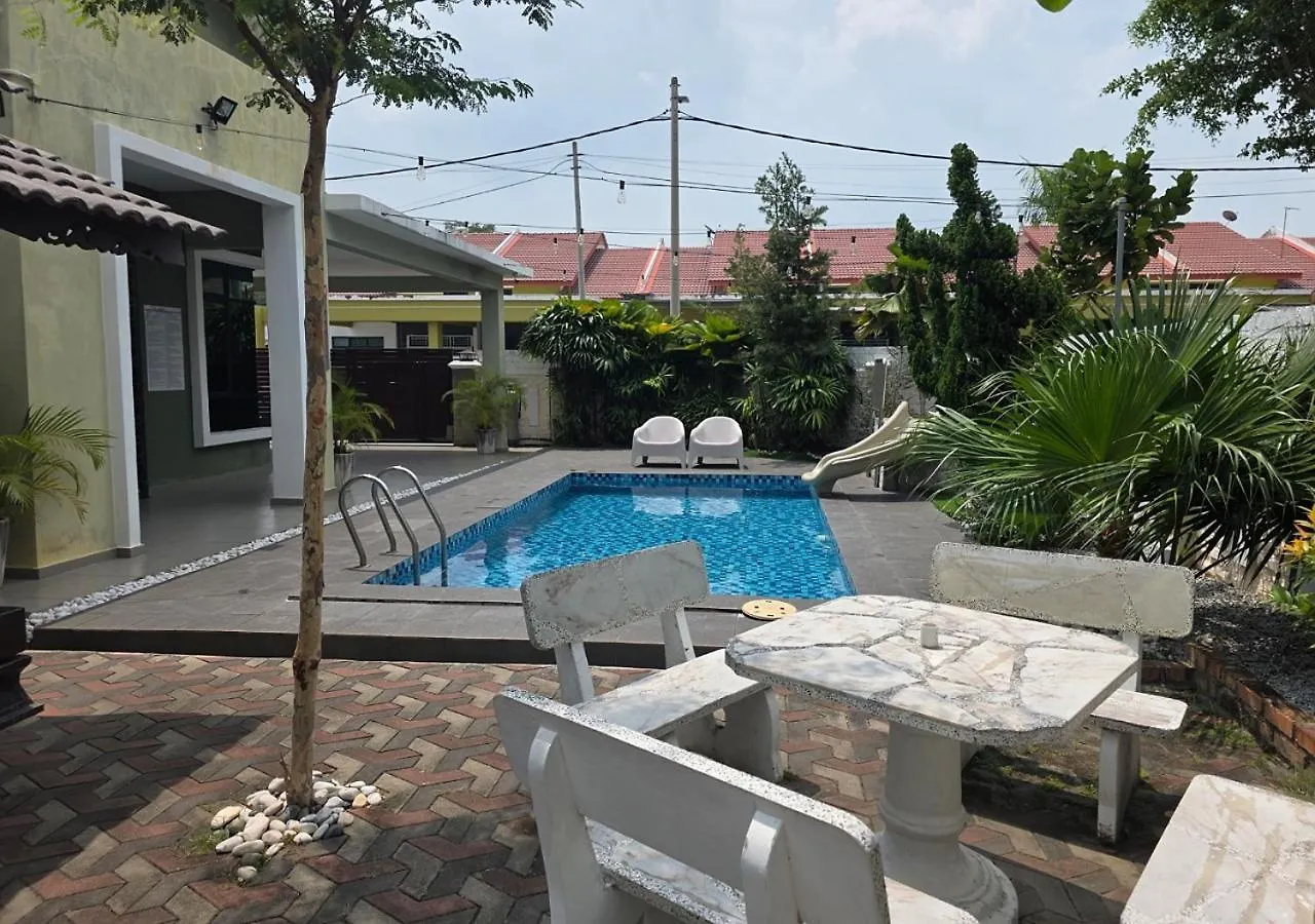Rooma With Private Pool In Kelebang Kelebang Besar Holiday home